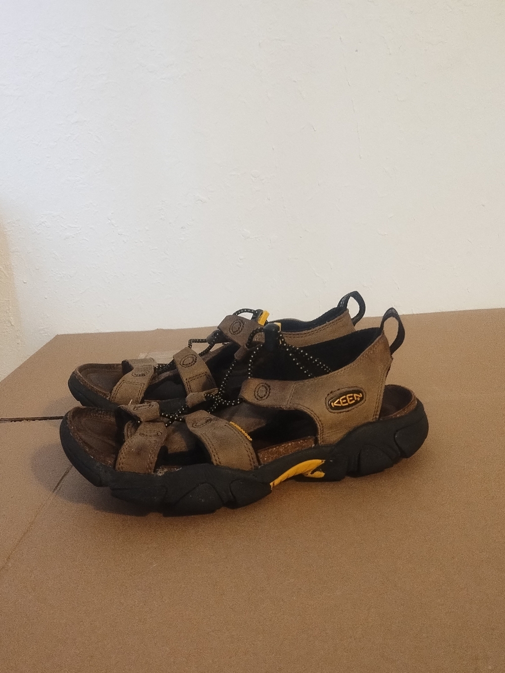 KEEN Hiking Sandals women U.S.A size 7/UK size 4.5 women.s Brown Open Toe